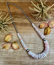 Load image into Gallery viewer, 23" Pink Conch Graduated Necklace