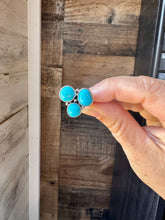 Load image into Gallery viewer, Sterling Silver Round Ring with 3 Kingman Turquoise Stones – Size 6.5