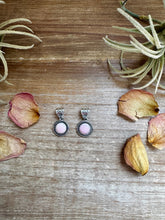 Load image into Gallery viewer, Small Pink Conch Pendant – Sterling Silve