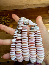Load image into Gallery viewer, 23" Pink Conch Graduated Necklace