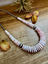 Load image into Gallery viewer, 23" Pink Conch Graduated Necklace