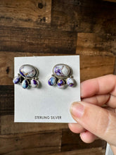 Load image into Gallery viewer, Stud Earrings With Violet Rose
